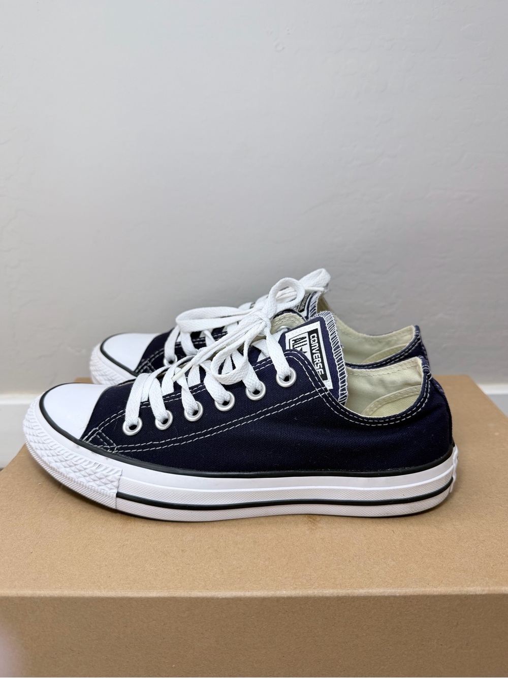 Converse Chuck Taylor All Star Low Top Sneakers - Navy & White size 7